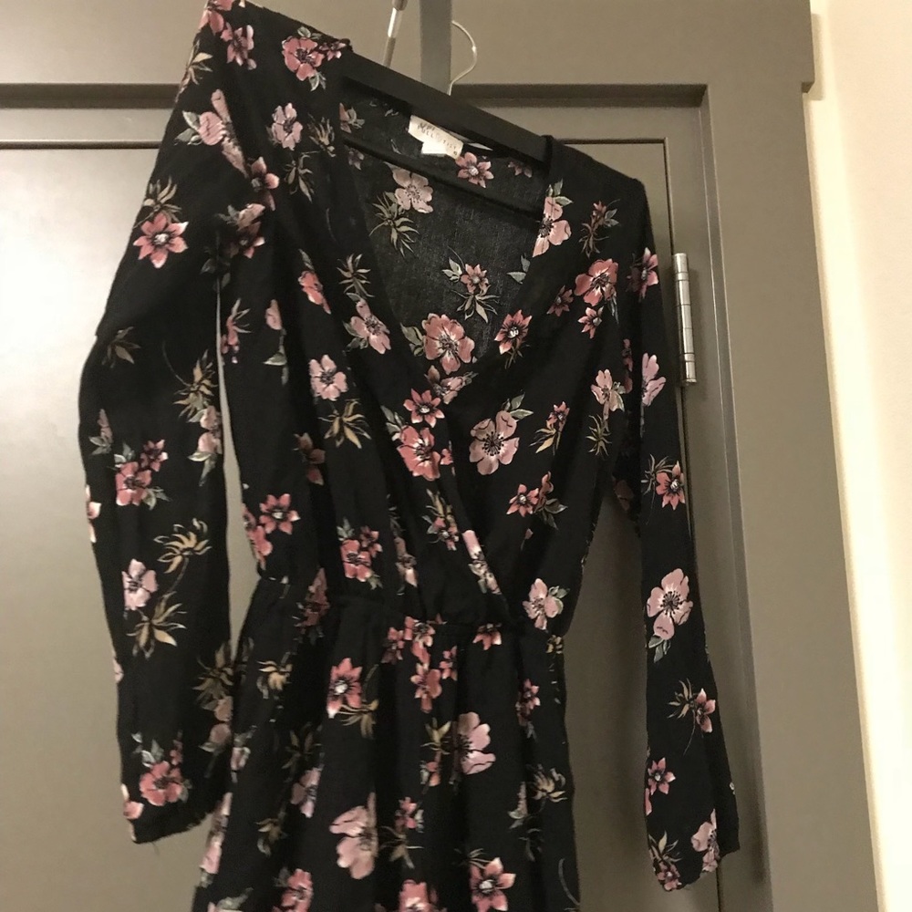 Black floral romper XS | Full Tilt
